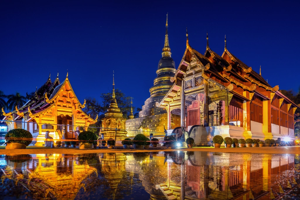 a211a-wat-phra-singh-temple-night-chiang-mai-thailand