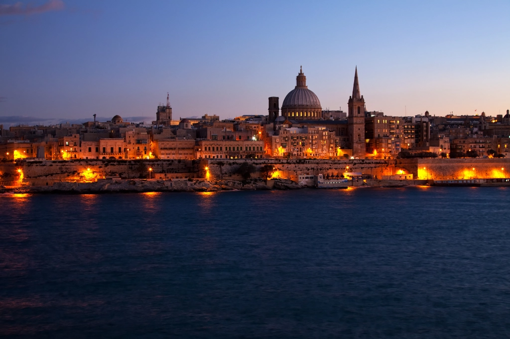 bd5c8-night-view-valletta-malta