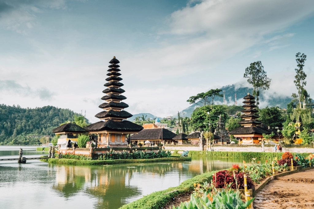 fb700-bali-pagoda-indonesia